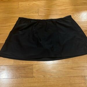Croft&Barrow women’s black swim skirt size 12.